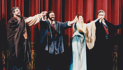 Carlo Striuli, Luciano Pavarotti, Raina Kabaivanska e Juan Pons In Tosca al Teatro San Carlo di Napoli