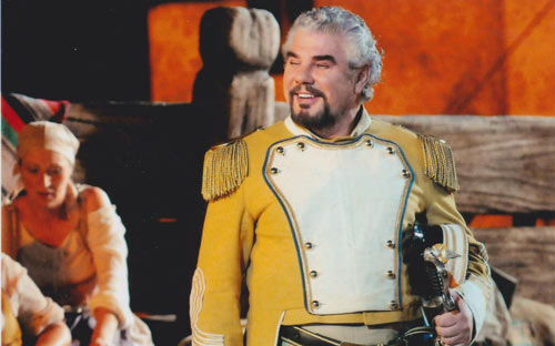 Carlo Striuli nel ruolo di Zuniga, Carmen all'Arena di Verona. Regia di Zeffirelli